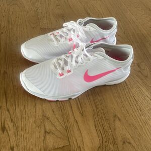 Women’s Nike Training Flex Supreme TR4 Shoes Size 12 White With Hot Pink Swoosh